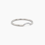 Dainty Curved Ring With 5 Diamonds in White Gold - Narcissus
