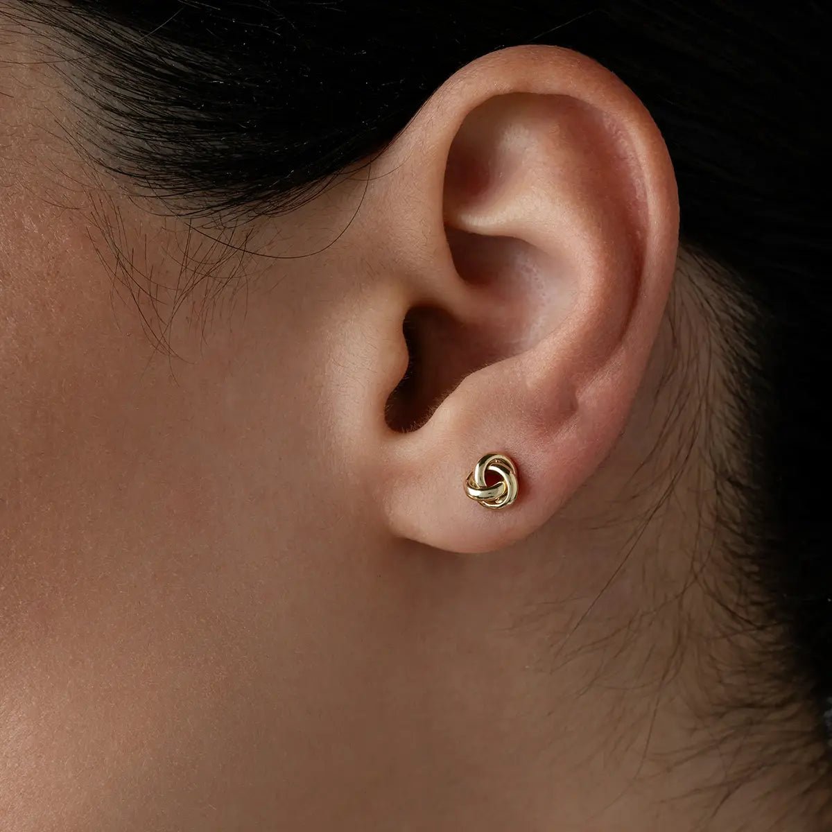 Trinity Round Wire Stud Earrings - Narcissus