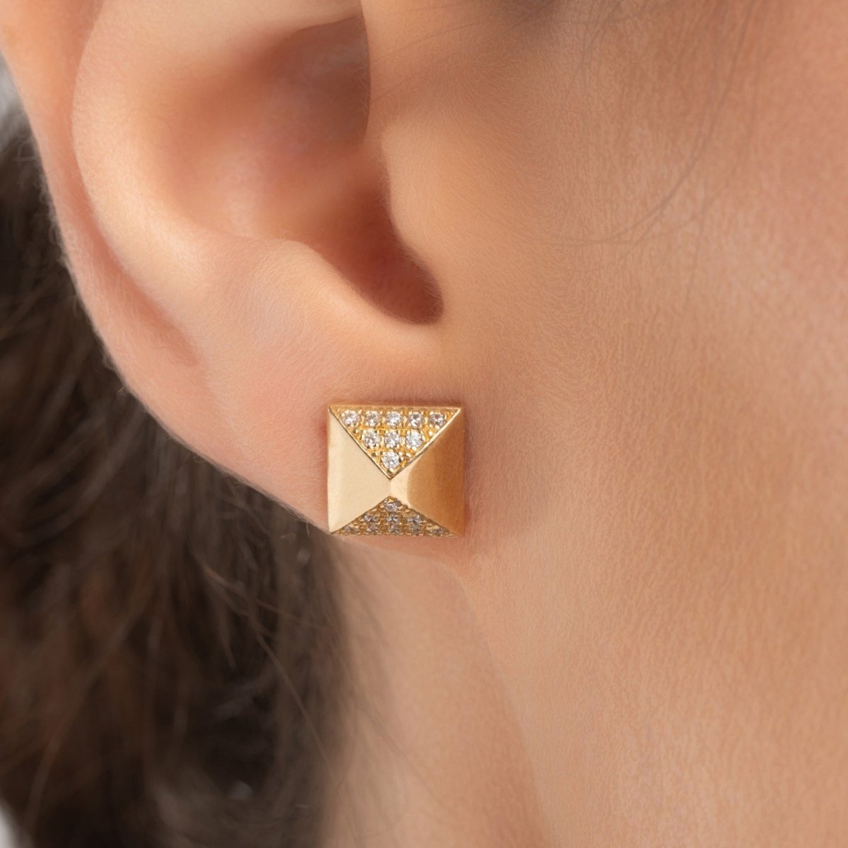Pyramid Diamond Stud Earrings - Narcissus