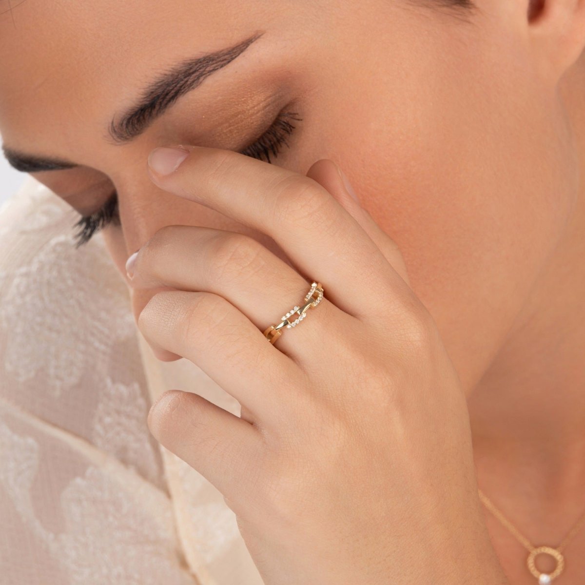 Chain Link Ring With Diamonds - Narcissus