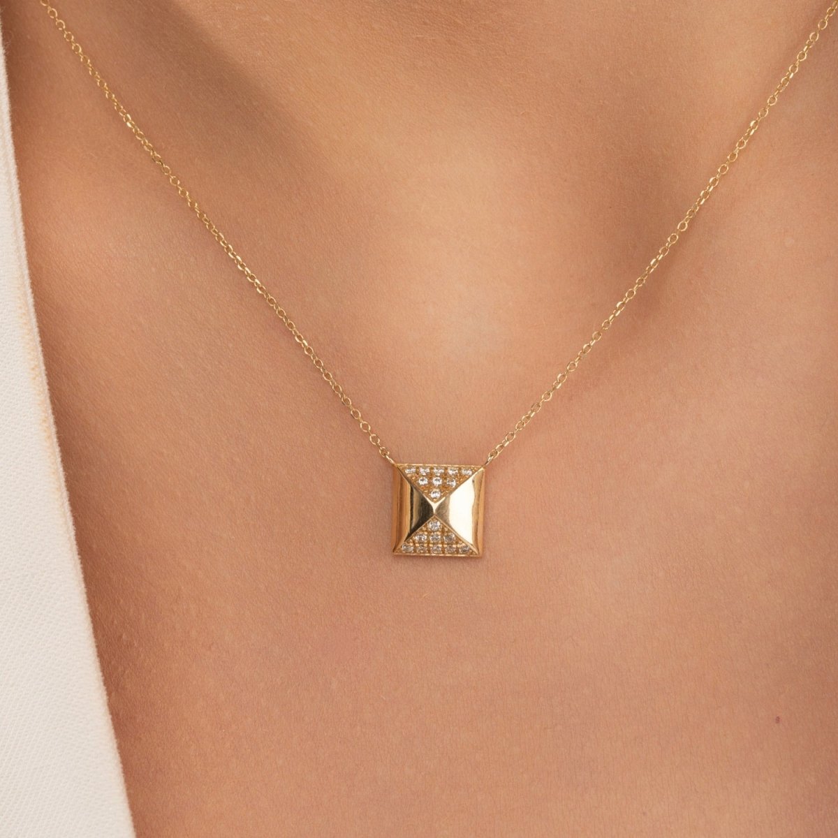 Pyramid Diamond Pendant Necklace - Narcissus