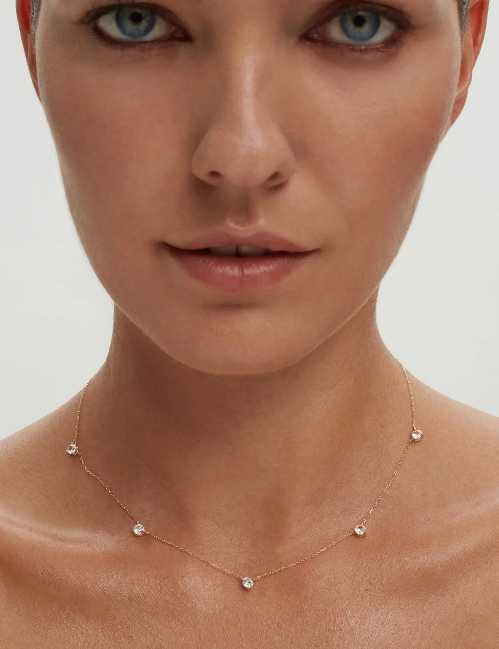 ENEA_AlineaGoldDiamondStation_Necklace_OnModel_PDP1.webp