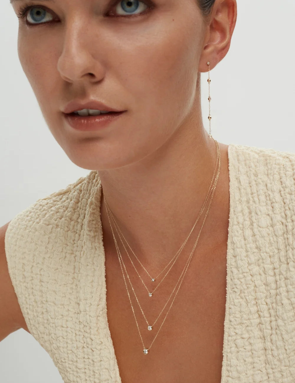 ENEA_EclatDiamondBezelNecklace_OnModel_PDP1.webp