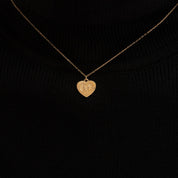 Personalized Ribbed Heart Necklace - Narcissus