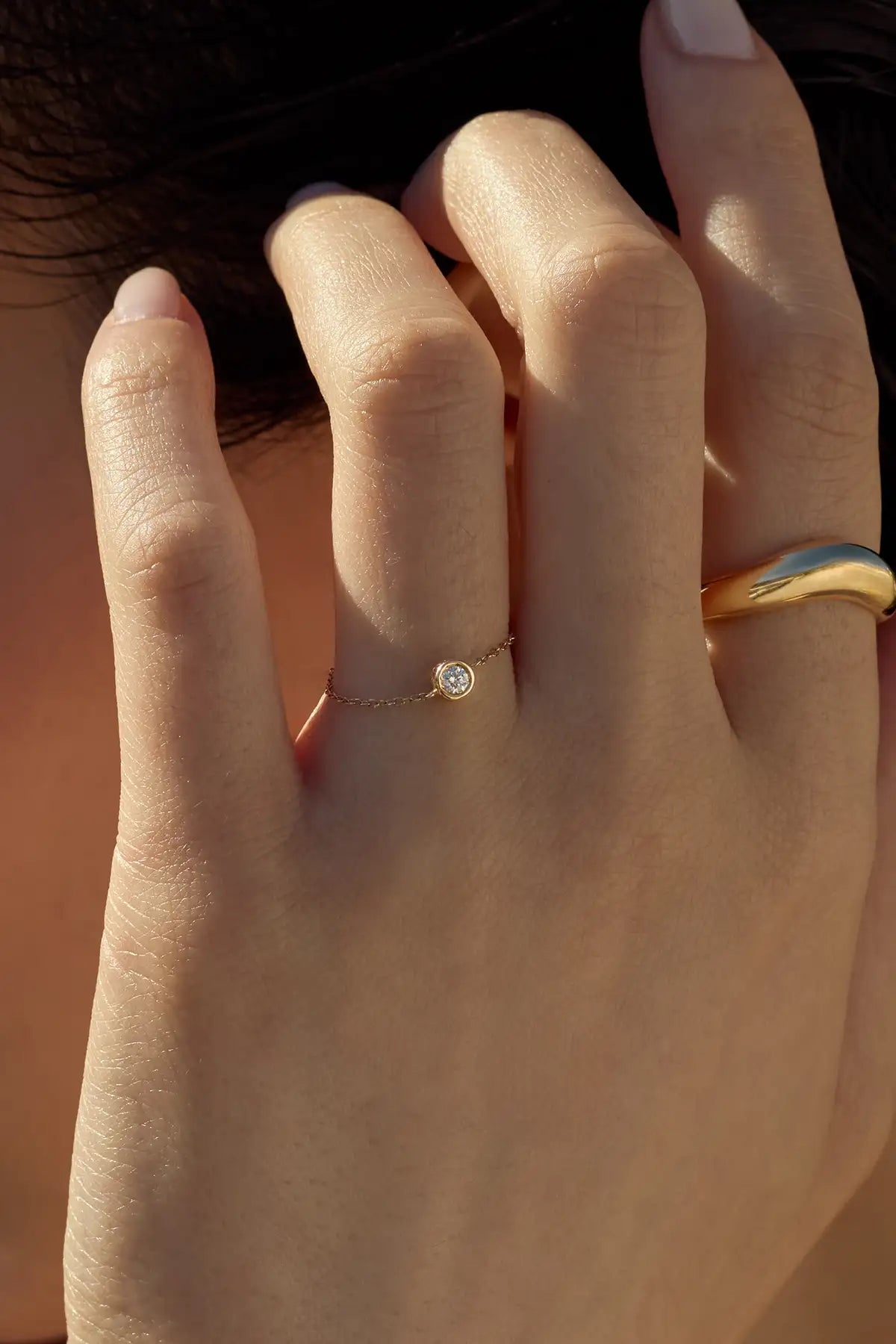 Lünettenring mit mehreren Diamanten in Gelbgold