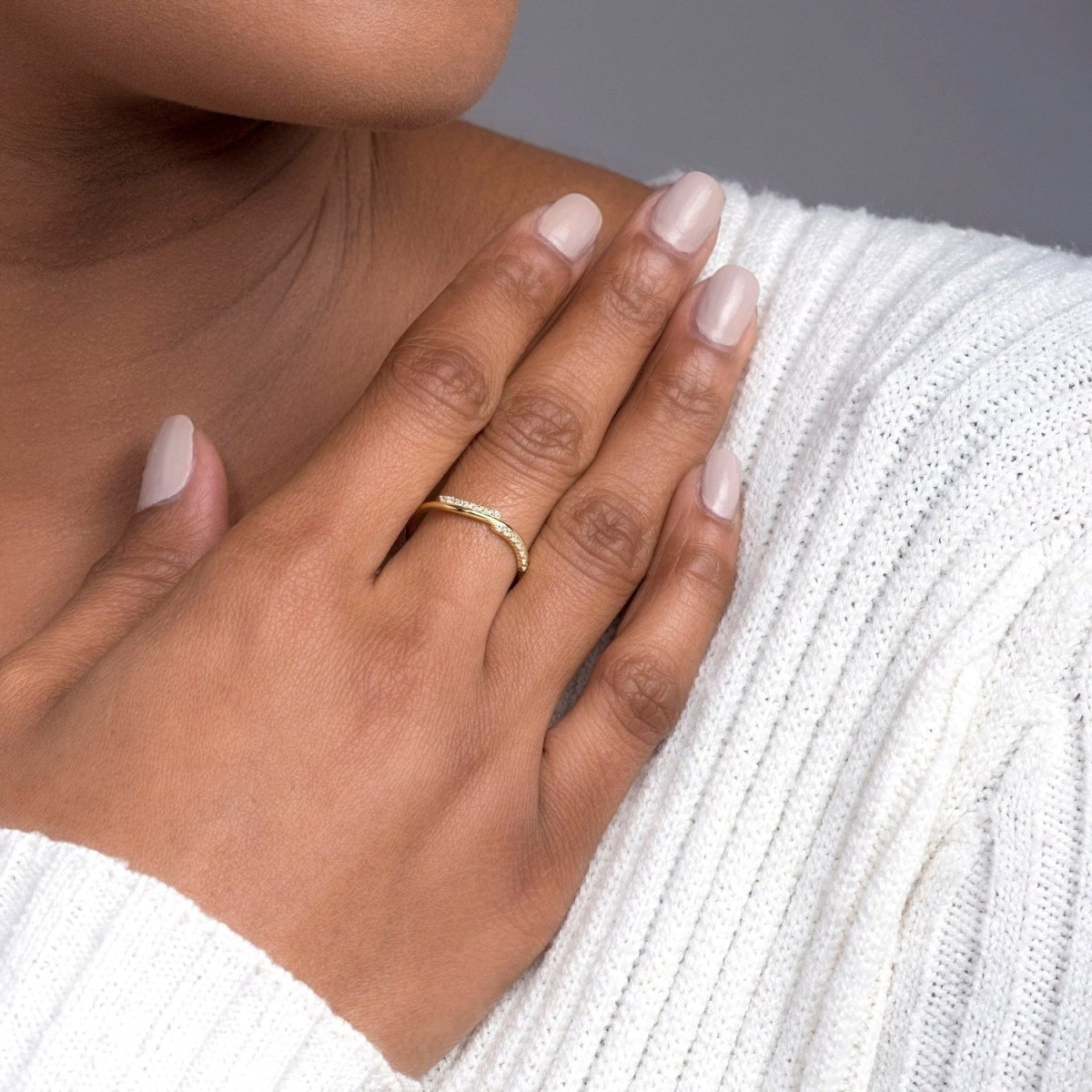 Diamond Twisted Band Ring - Narcissus