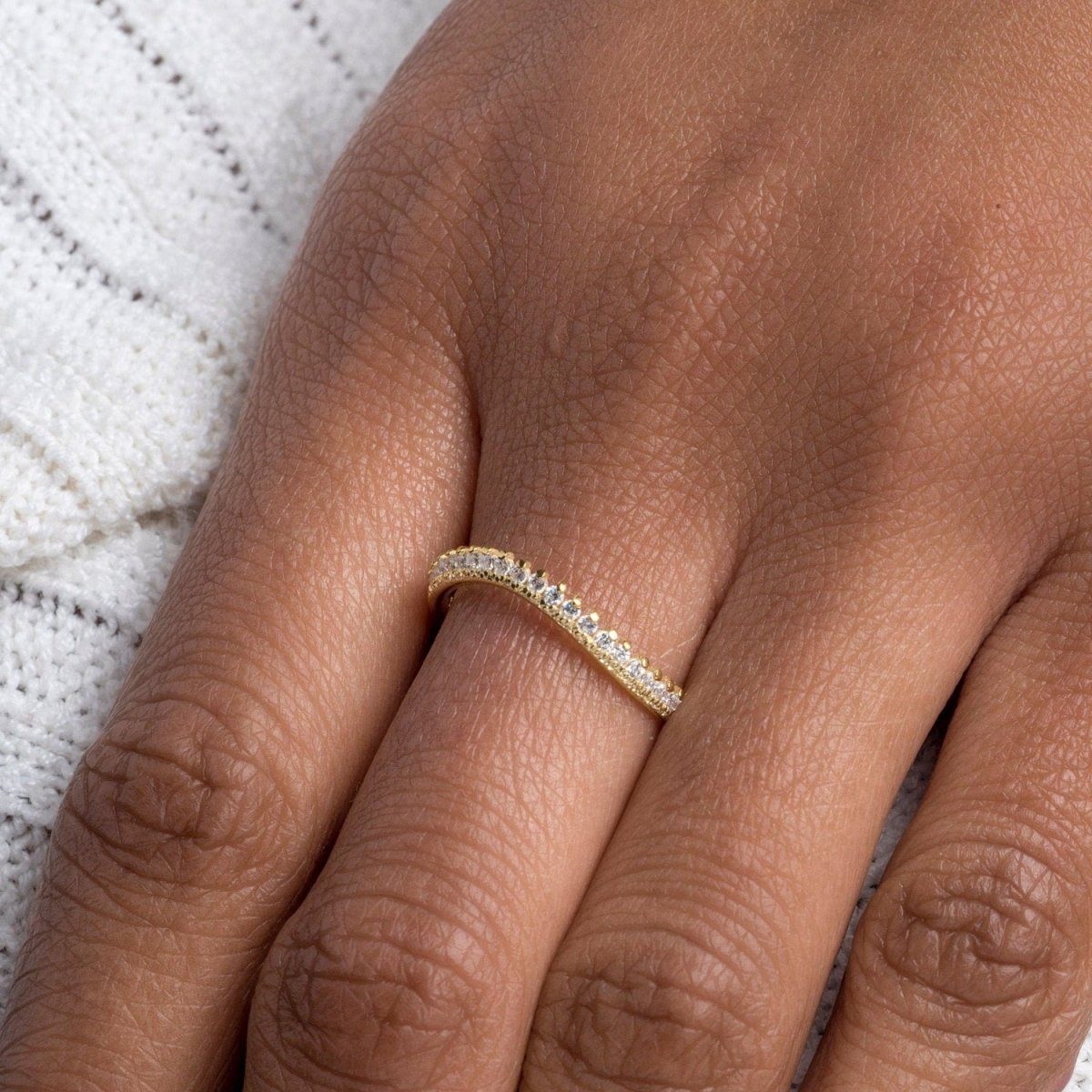 Aura Engagement Ring - Narcissus