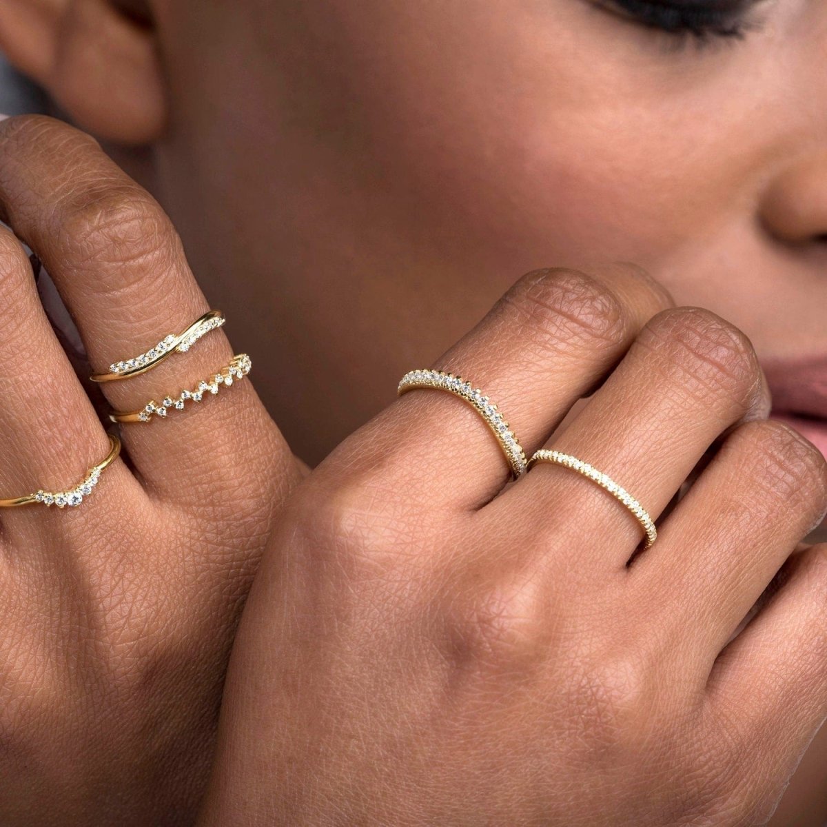 Diamond Twisted Band Ring - Narcissus