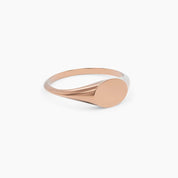 Mini Oval Signet Ring - Narcissus