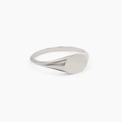 Mini Oval Signet Ring - Narcissus