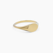 Mini Oval Signet Ring - Narcissus