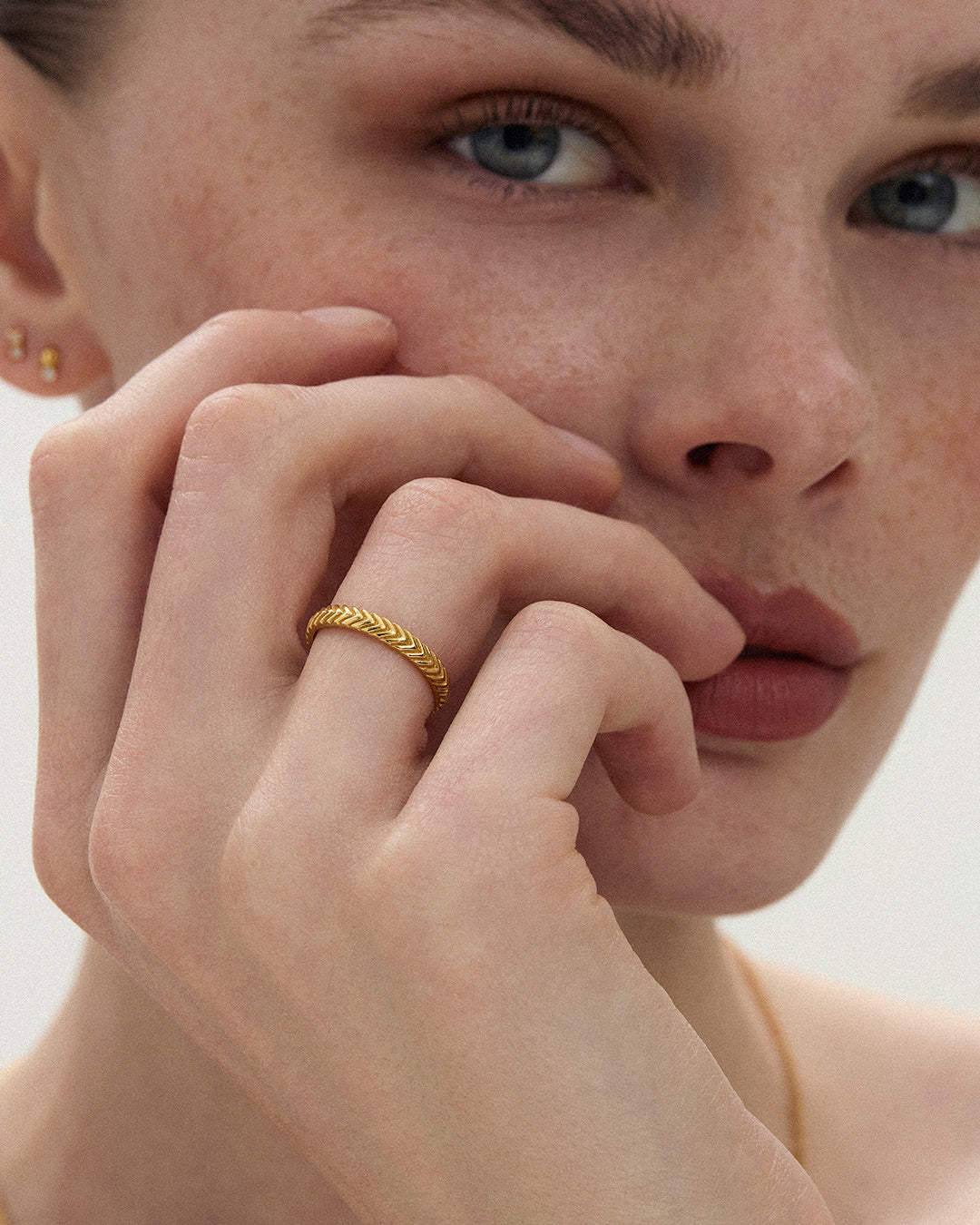 Model wearing the Lefkandi Chevron Ring in 14k yellow gold, ENEA Studio