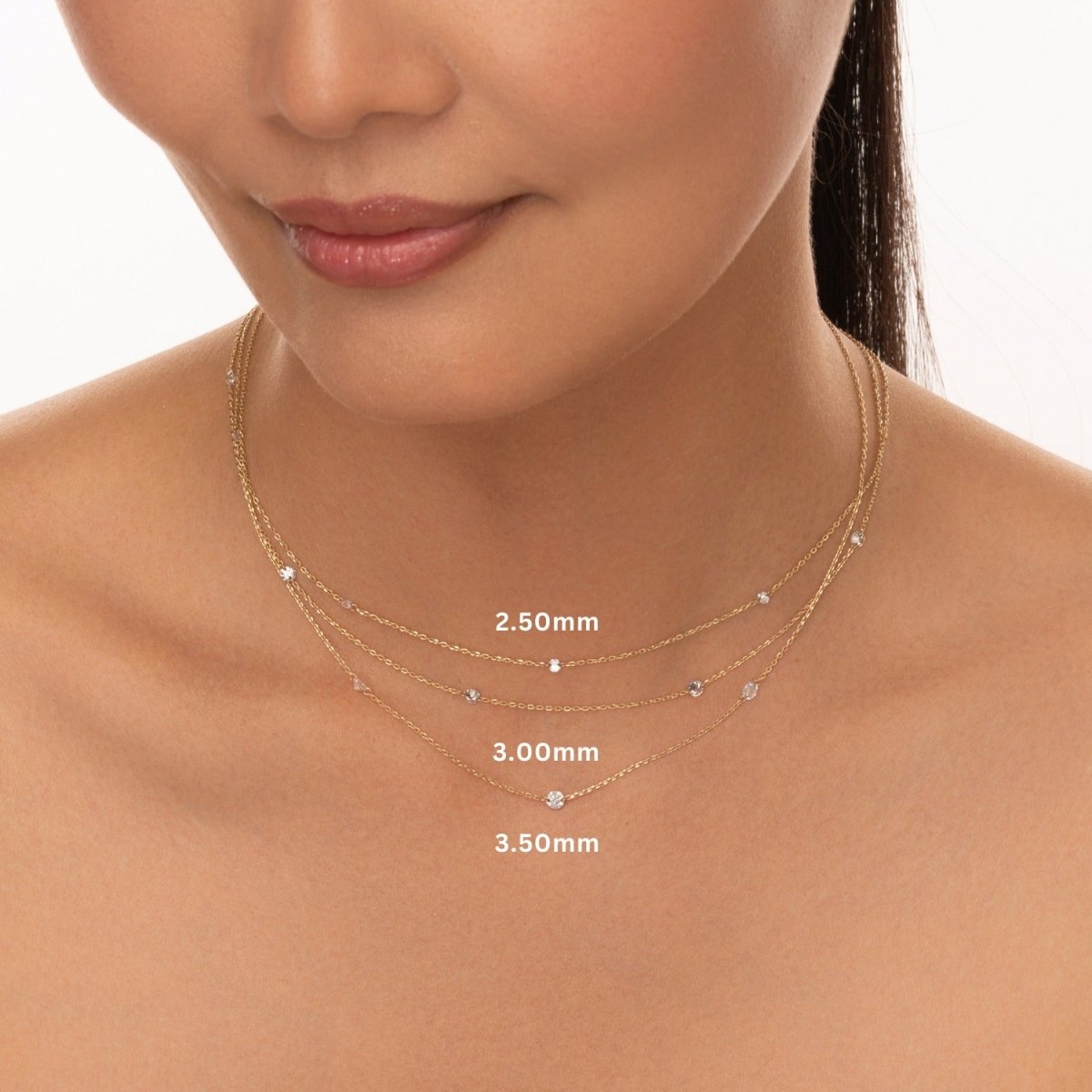 Clear comparison of diamond sizes (2.5mm, 3.0mm, 3.5mm) with labeled text while worn by a model.

