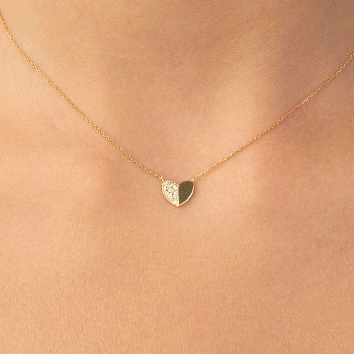 Pavé Diamond Heart Necklace - Narcissus
