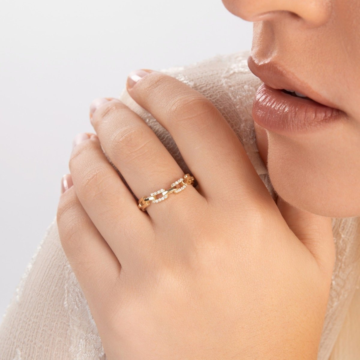 Chain Link Ring With Diamonds - Narcissus