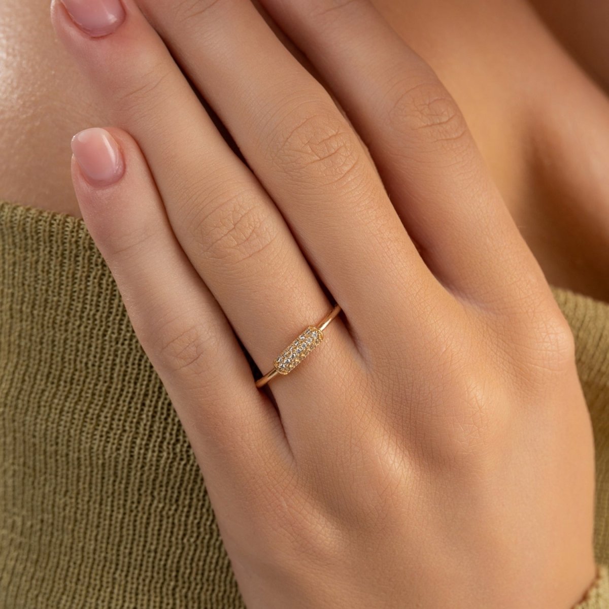 Dainty Pavé Diamond Ring - Narcissus
