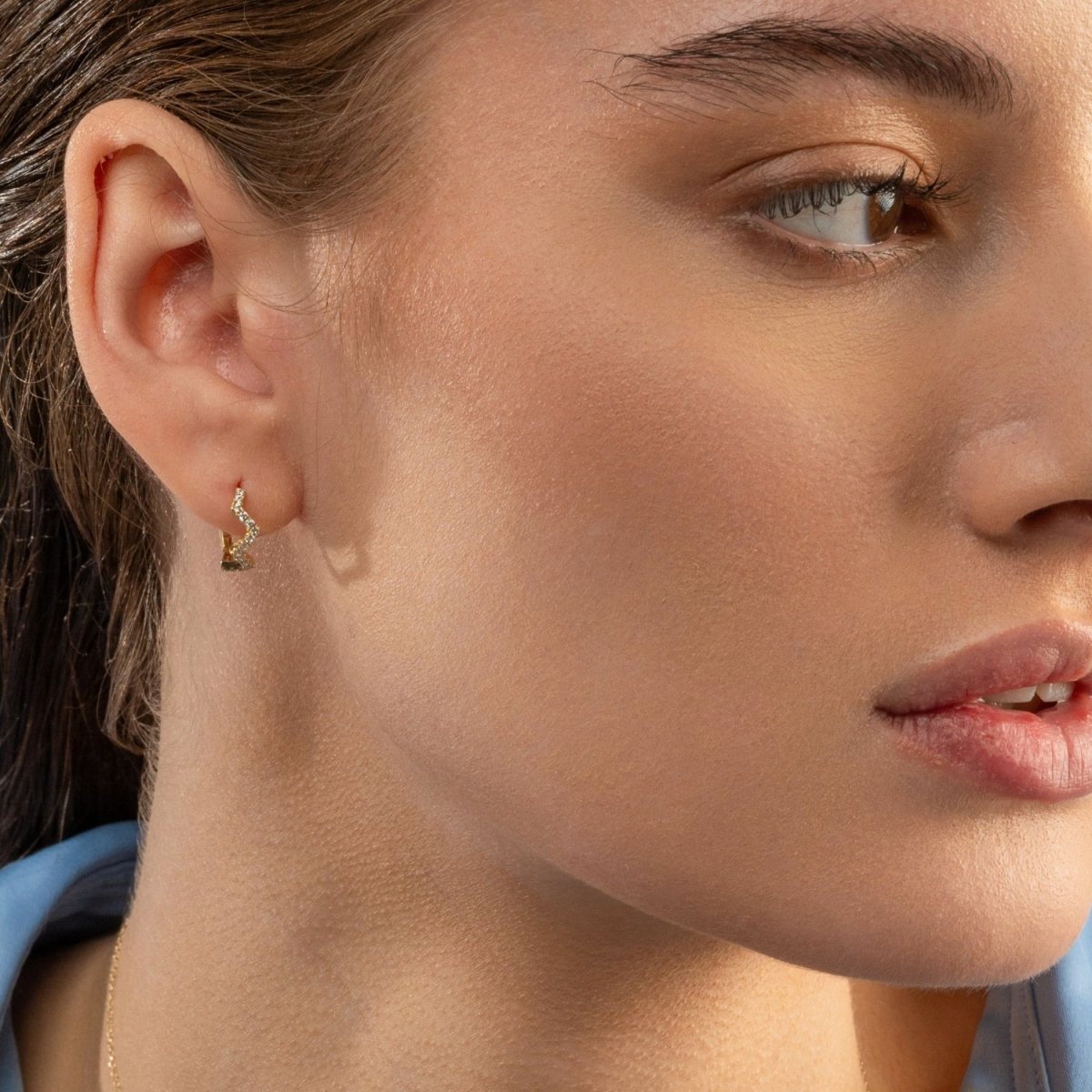 Diamond Zig Zag Pavé Huggie Earrings - Narcissus