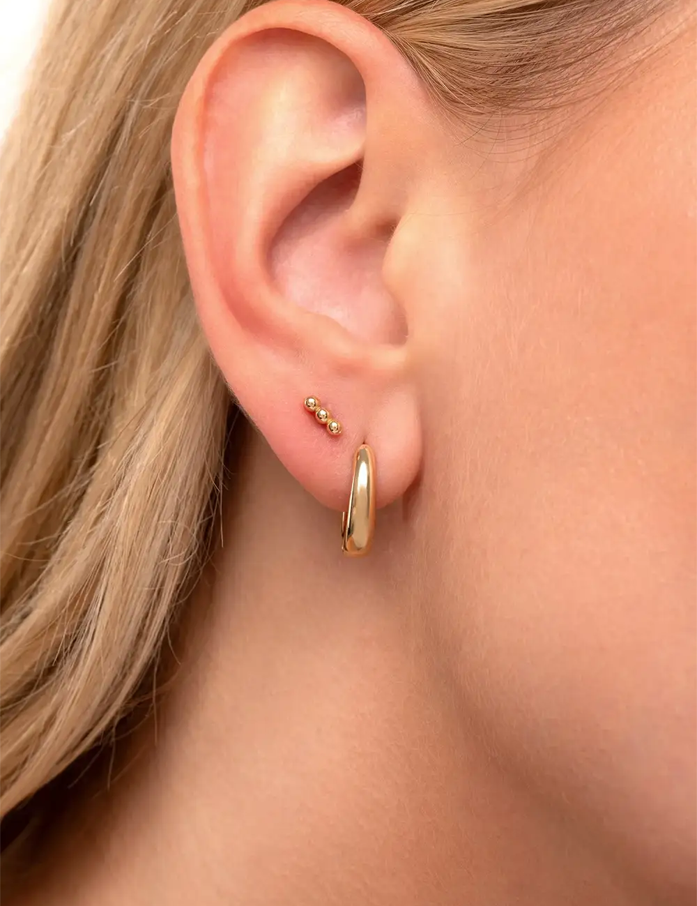 3_Enea_YG_ThreeBeadsStudEarrings_OnModel_PDP_2copy_copy.webp