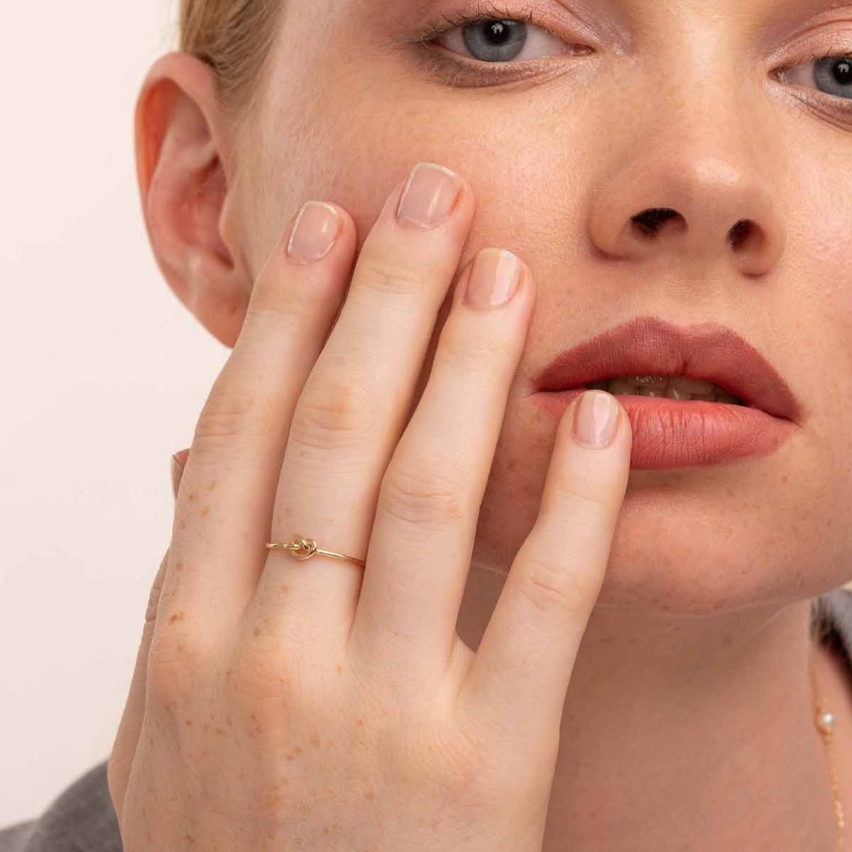 Dainty Knot Ring - Narcissus