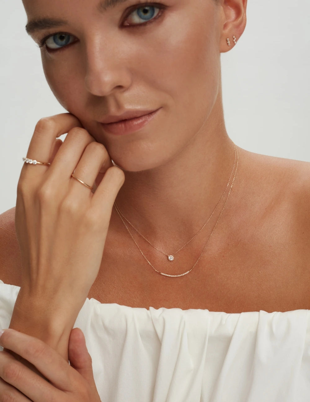 ENEA_CurvedBarDiamondNecklace_OnModel_PDP1.webp