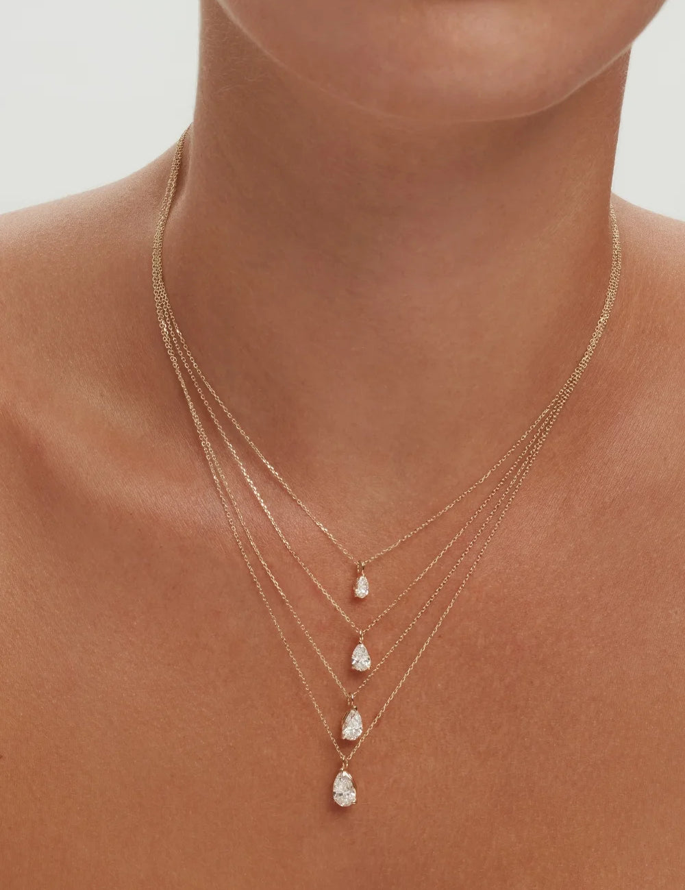ENEA_EclatPearCutDiamondNecklace_OnModel_PDP1.webp