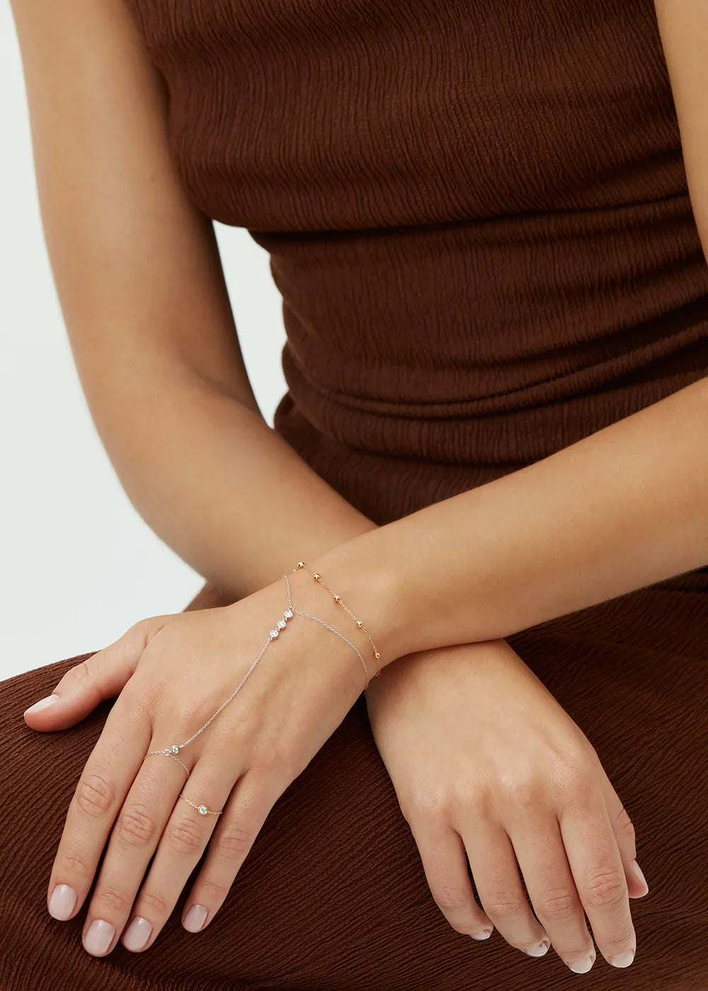 Lien Bezel Diamond Hand Chain - White Gold