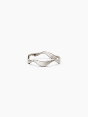 Side view of a 14k white gold wavy band ring with a subtle curvy shape placed on a white background - Enea Studio