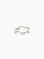 Front view of a 14k white gold wavy band ring with a subtle curvy shape placed on a white background - Enea Studio