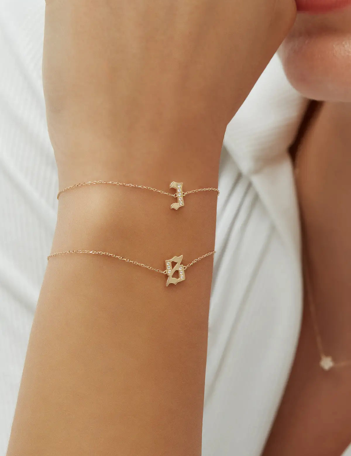 ENEA_LEGACYDIAMONDBRACELET_ONMODEL_PDP_2.webp
