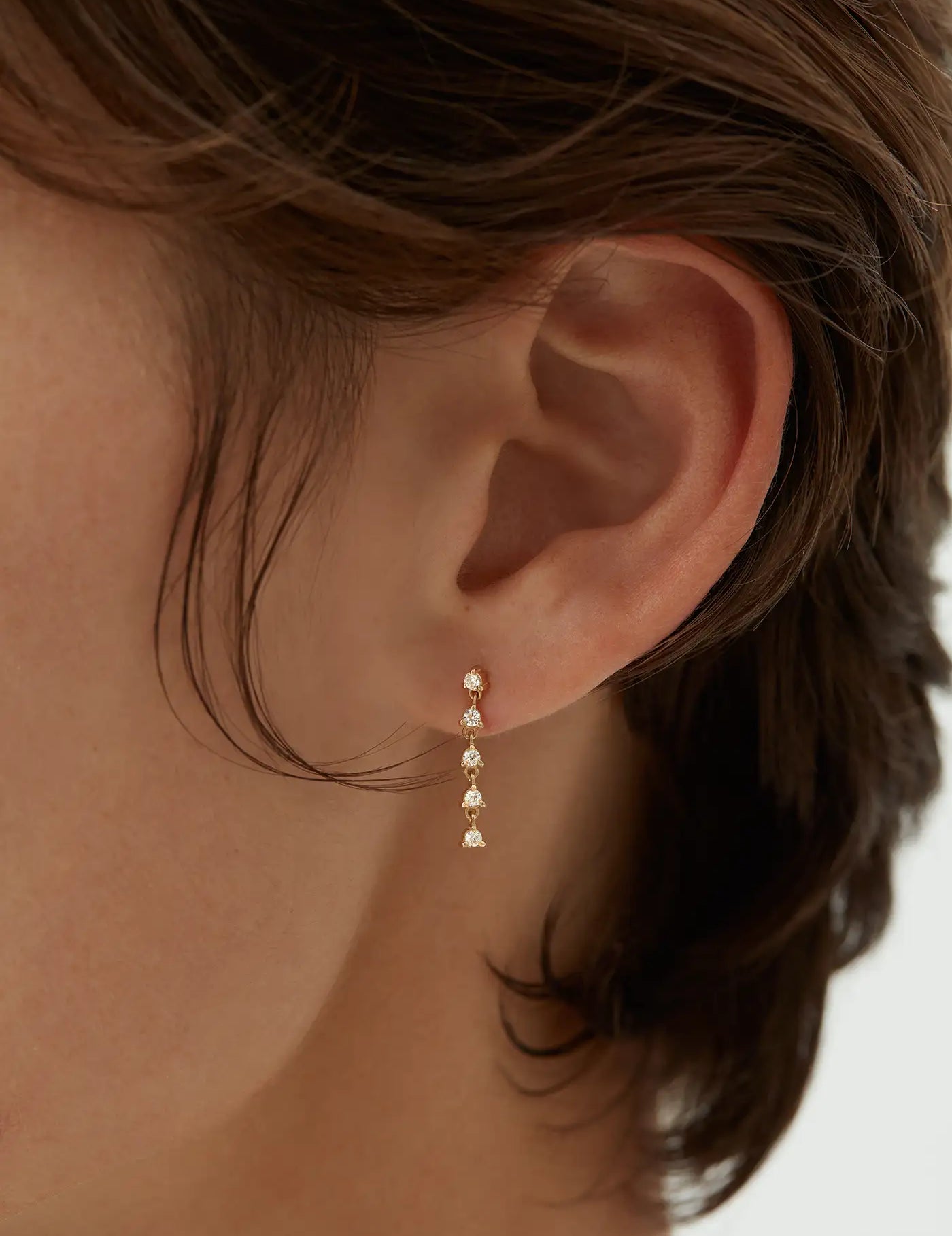 ENEA_ONMODEL_YG_EARRINGS_SIDEVIEW_PDP.webp