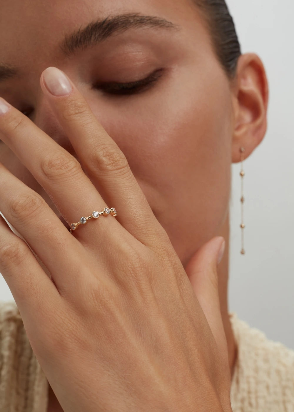 Ring mit mehreren Diamanten im Abstand