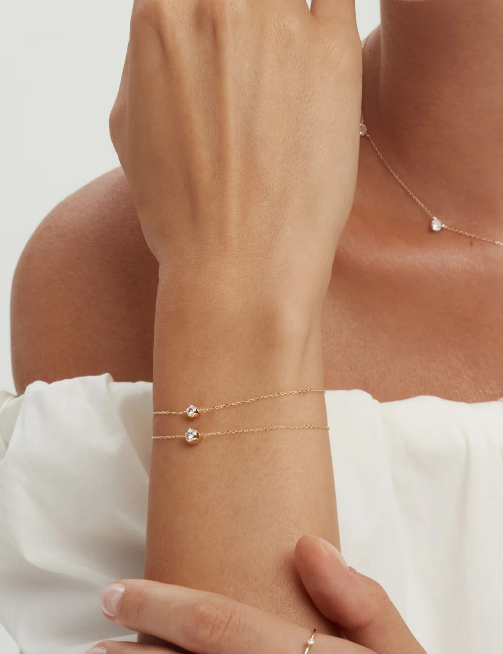 ENEA_TwoSidedDiamondBezelBracelet_OnModel_PDP1.webp
