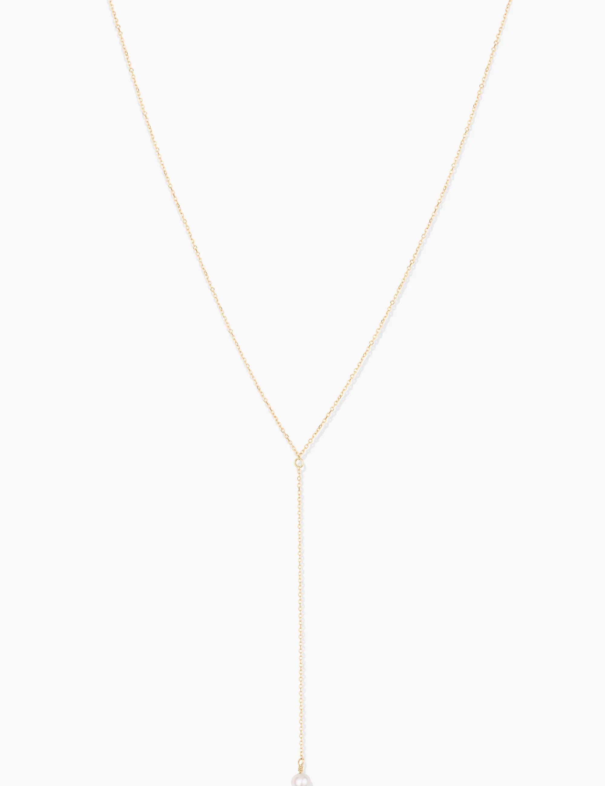 Enea_LariatPearl_Necklace_03_YG_PDP_ThroughFingerView.webp