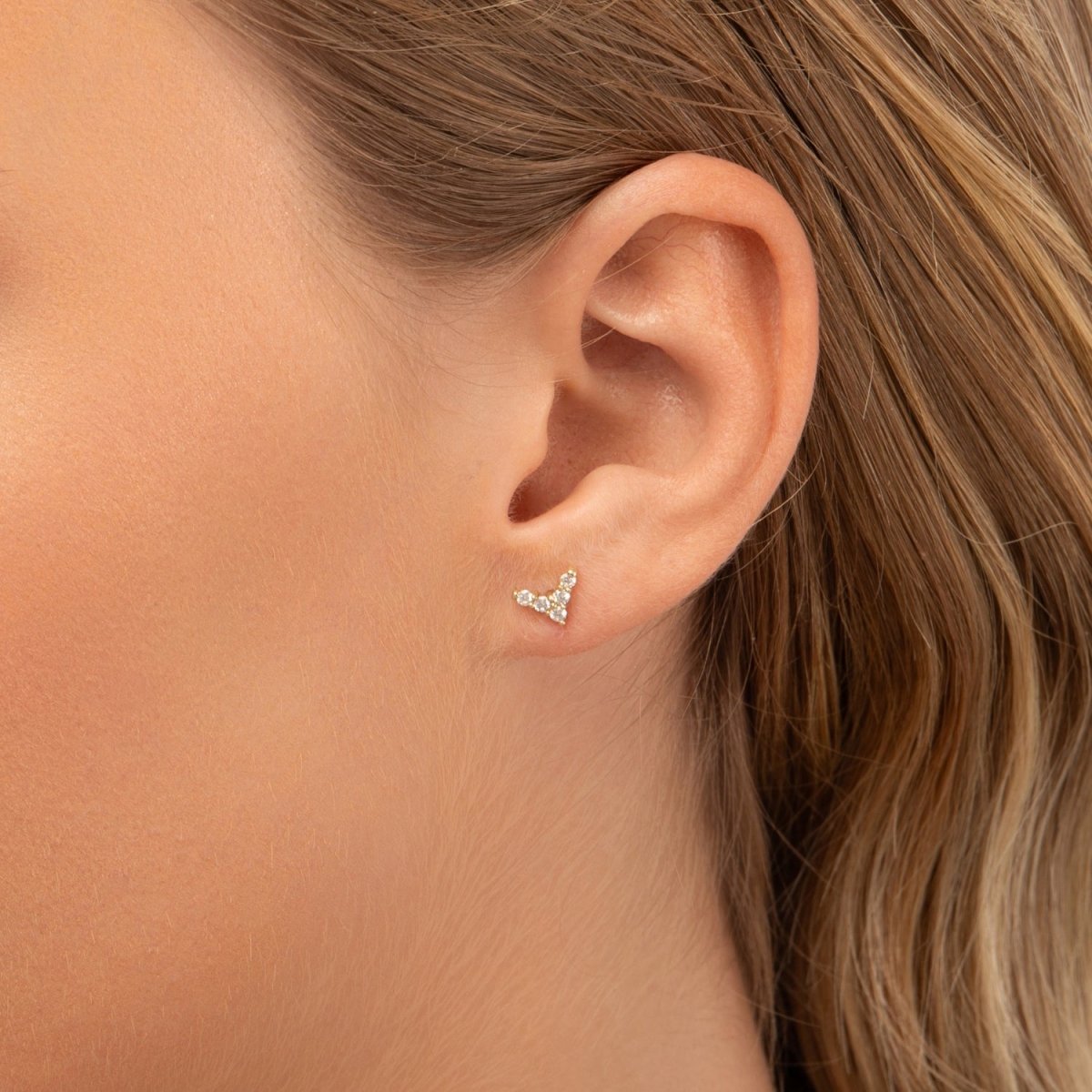 V Shape Diamond Earrings - Narcissus