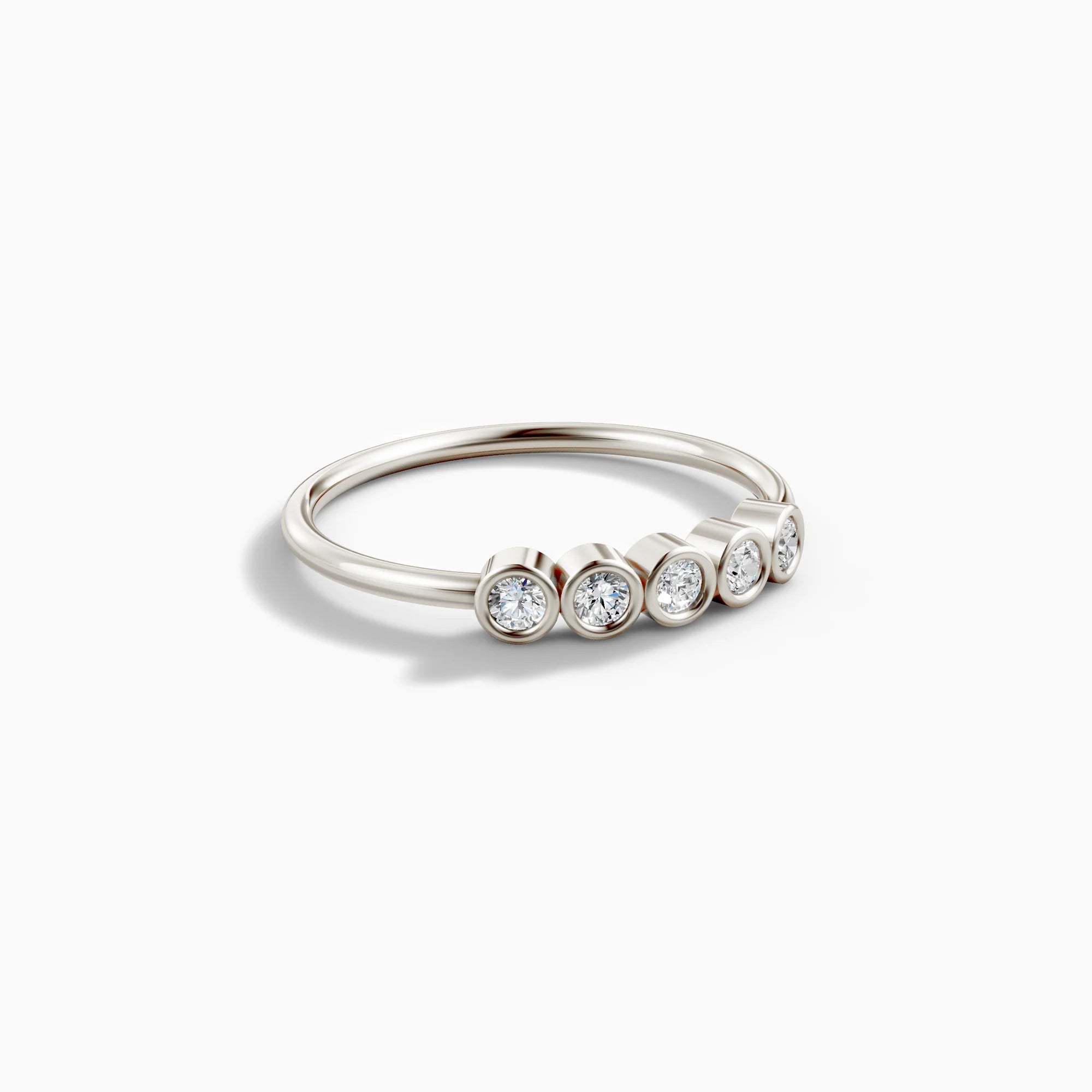 Mehrdiamanten-Ring mit Lünette aus Weißgold