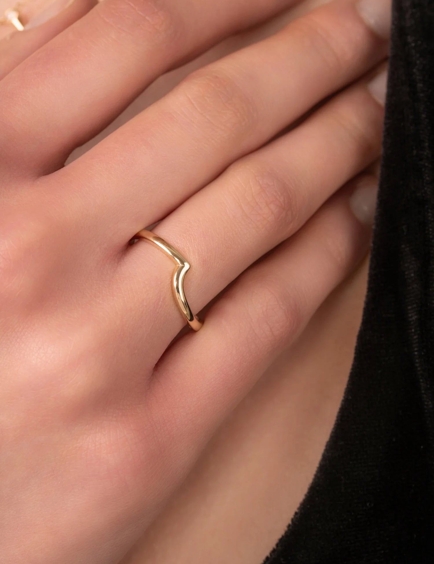 YG_ENEA_Kampi_Wave_Gold_Ring_PDP_1.webp