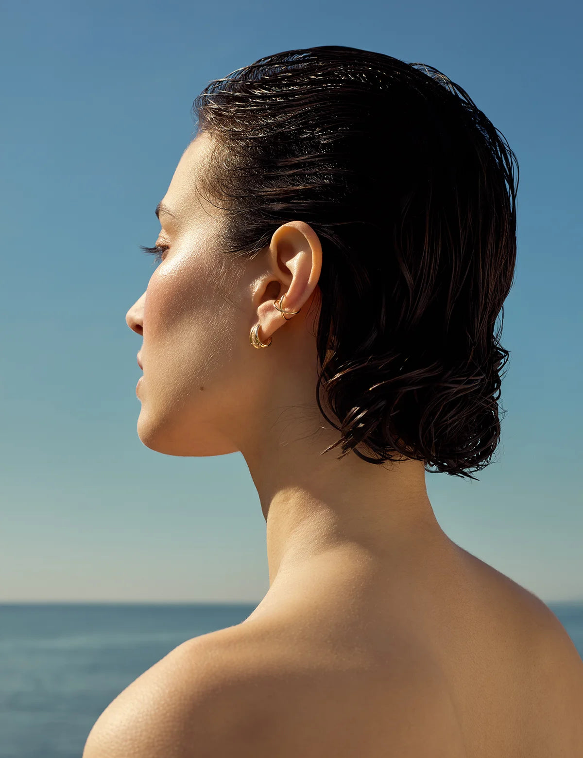 YG_ENEA_RoiEarCuff_OnModel_PDP_3A.webp