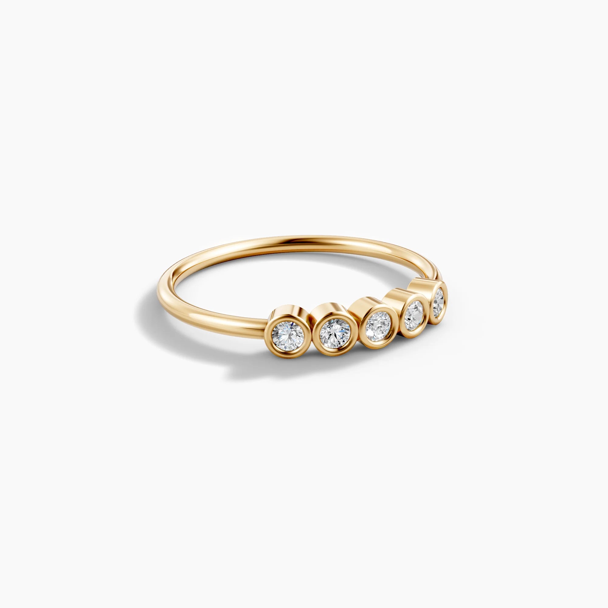 Lünettenring mit mehreren Diamanten in Gelbgold