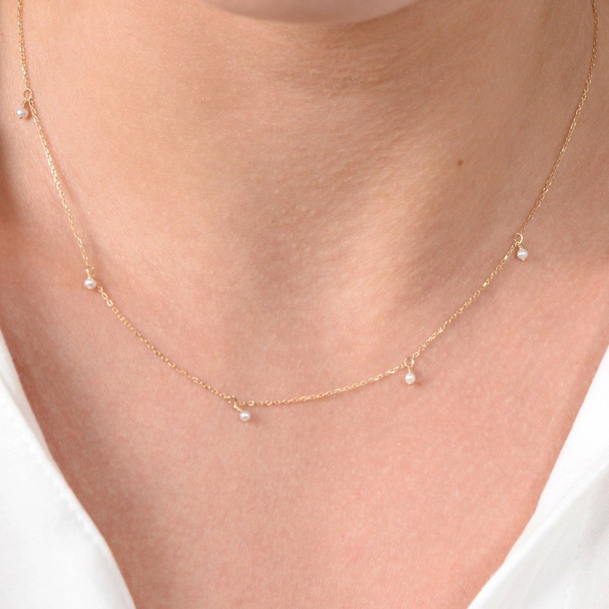 Tiny Hanging Pearls Necklace - Narcissus