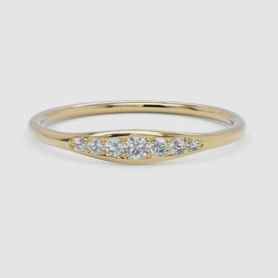 360 video of the seven stone diamond band in motion, capturing the intricate sparkle of its seven diamonds from different angles