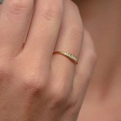 video of a model wearing the seven stone diamond band, demonstrating its refined beauty and how it catches the light on the hand